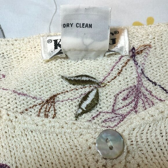 VTG KNITTING NEEDLES Silk Cardigan Women’s Size Small Cream Floral Embroidery - Picture 5 of 7